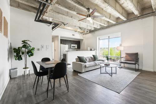 Baton Rouge Apartment | Industrial Downtown Apartment - 2BD 2BA