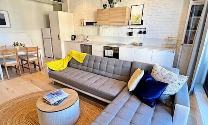 Phillip Apartment | Industrial yet Modern, 1bd 1bth Apt - Woden