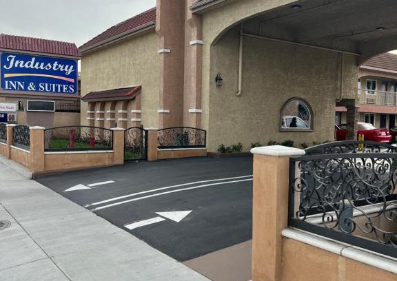 Bassett Hotel | Industry Inn & Suites