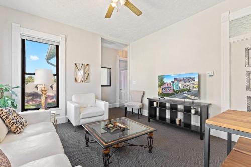 Babe Denny House | Indy Stadium Villa 707