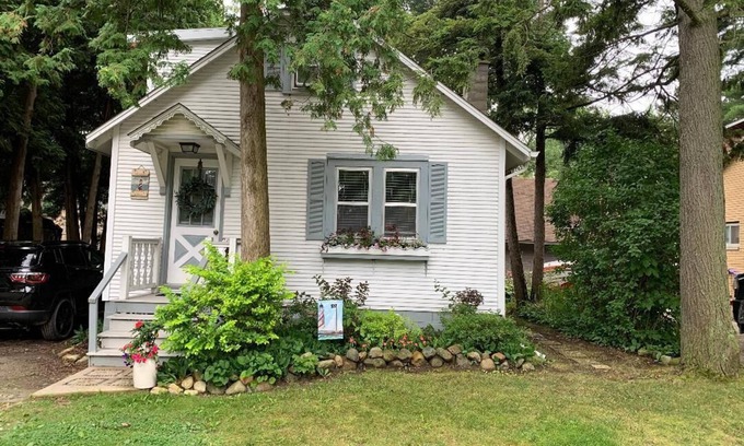 Lexington House | Inge's Cottage by Lake Huron