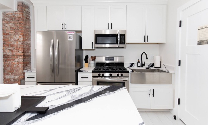 Sandusky Condo | Inn at Fulton: Unit 1