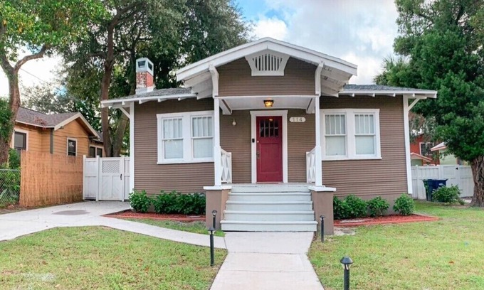 South Seminole Heights House | Inn the Heights ~the Bungalow Too- Close to everything! Central &Pet Friendly