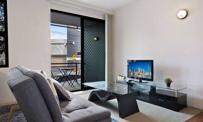 Teneriffe Apartment | Inner-City Brisbane 1-Bed with Pool, Gym & Parking