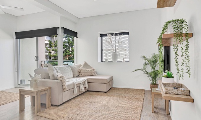 Spring Hill Apartment | Inner City Gem. Right next to the St Andrews Hospital and Roma Street Parklands.