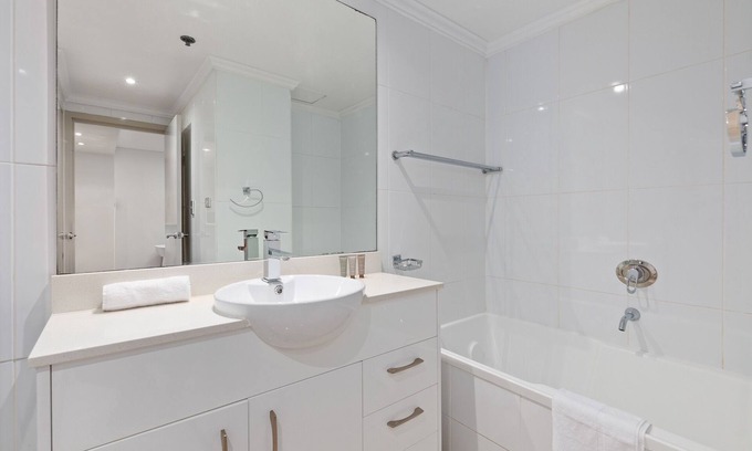 Waterloo Apartment | Inner-city Stay with Pool and Gym Access