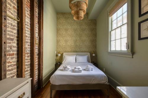 Cannonborough Elliotborough Bed & Breakfast | Innkeepers Quarters Queen Suite with Breakfast