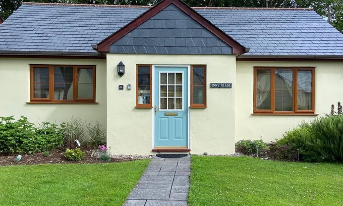 Davidstow Cottage | Inny Glade. Quiet, spacious streamside bungalow. North Cornwall.