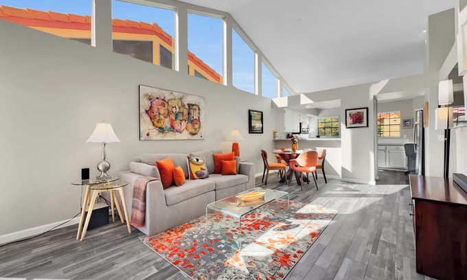 Chandler House | Intel, Chandler Mall, 2/2 Light, Bright Townhouse! 30 Night Min.