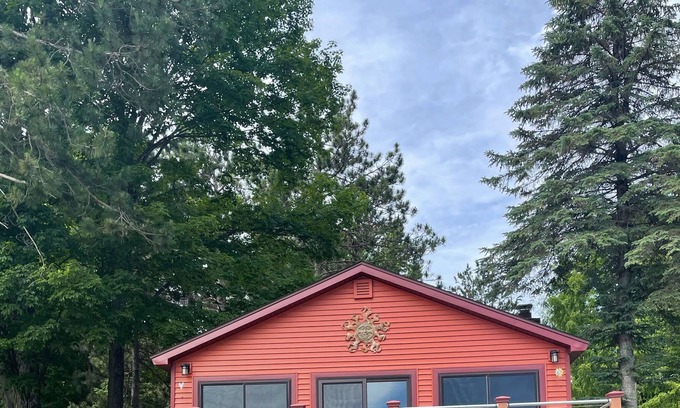 Central Lake Cottage | Intermediate Lake Paradise! June 2024 Dates Still Available. Book Today!