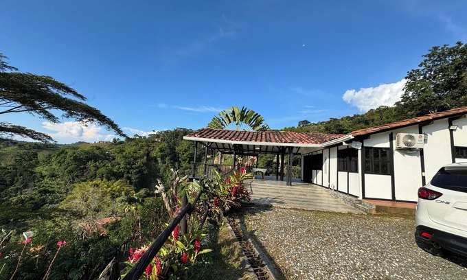 Manizales Cabin | Intimate getaway cabin with Jacuzzi and sunsets
