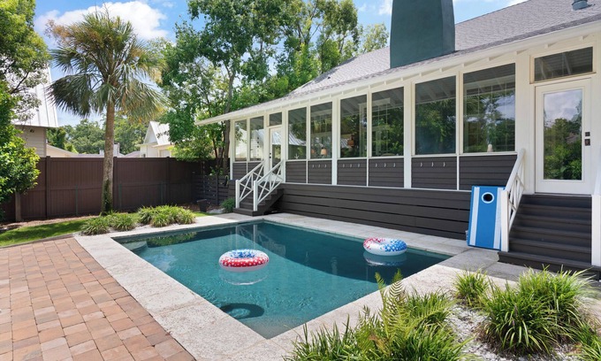 Saint Simons Island House | Into the Mystic sleeps 13 and has a pool