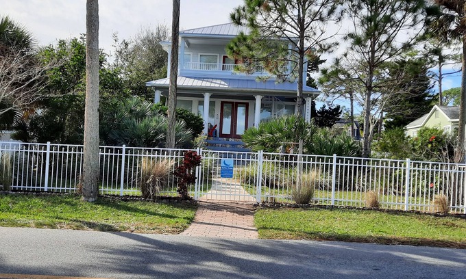 Edgewater House | Intracoastal river home close beach! Swim, fish, boat, and watch the wildlife.
