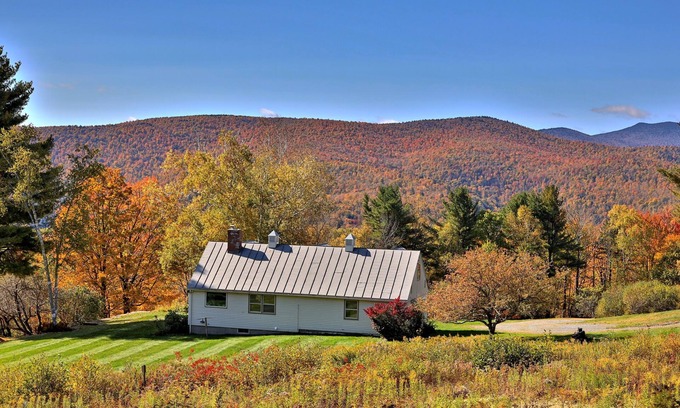 Bridgewater Corners House | Intrepid Angel Farm Cottage In Bridgewater Corners 2 Bedroom Home