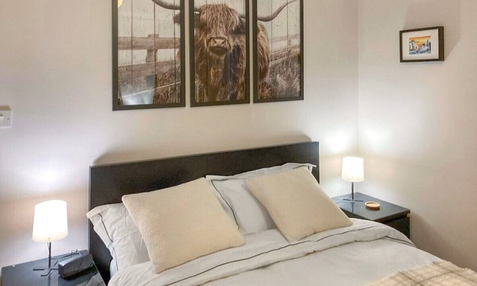 Inverness House | Inverness Haven - 2 bedroom apartment with private parking & garden