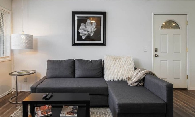 Sunnyside Condo | #InvestREPM Popular SE Belmont 2 Bed/Modern Condo