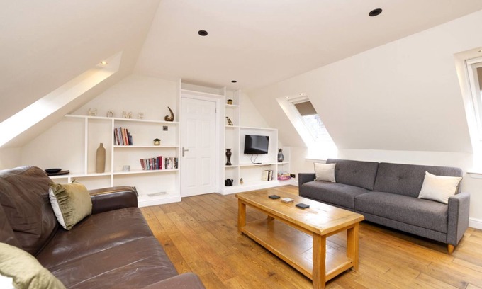 West End Apartment | Inviting Apartment near Edinburgh Castle