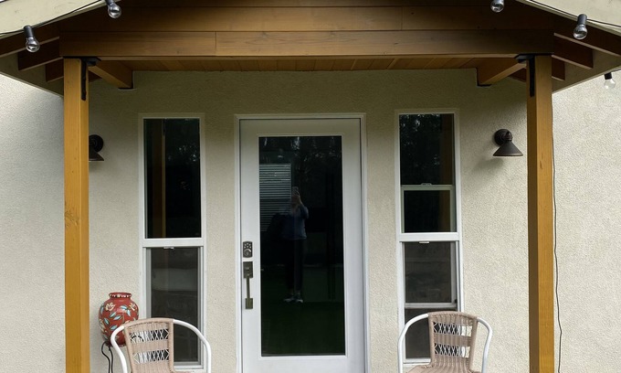San Fernando House | Inviting Casita Just 10 Mins from Metrolink – Cozy & Convenient!