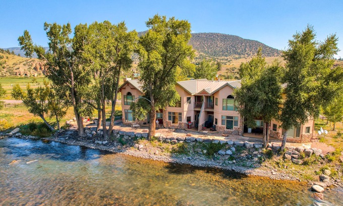 South Fork House | Inviting Condo Near Town w/Jetted Tub, Full Kitchen, Balcony & Free WiFi
