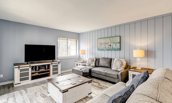 Sea Pines Villa | Inviting condo with pool, balcony, beach access & washer/dryer - golf nearby