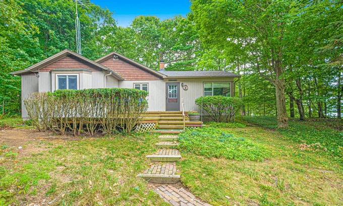 Glenn Haven Shores House | Inviting dog-friendly home with Lake Michigan views & charming sunroom