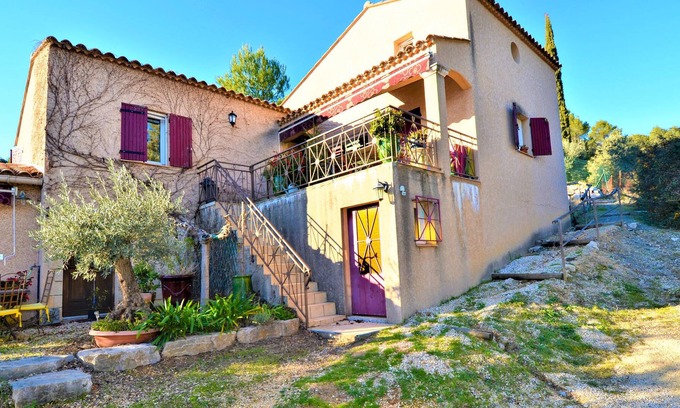 Saint-Christol-Les-Ales House | Inviting country house with chic furnishings.