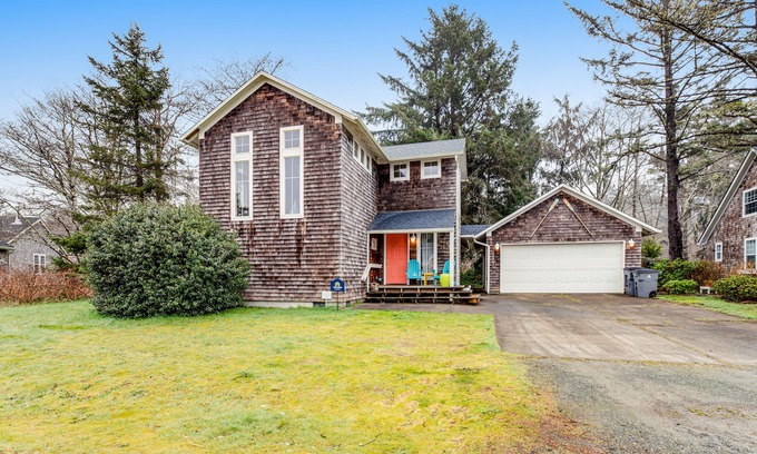 Rockaway Beach House | Inviting house near the beach with private hot tub & game room