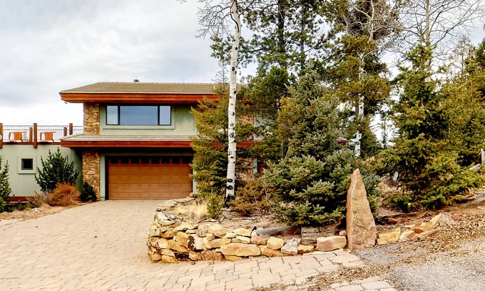 Florissant Apartment | Inviting lodging w/ wood-burning fireplace, mountain views, & high-speed WiFi!