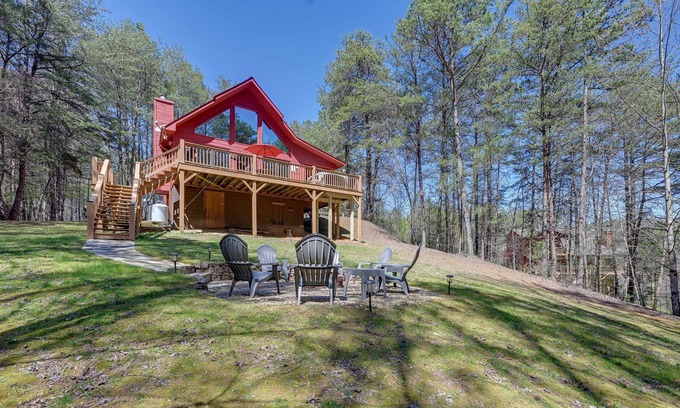 Murphy Cabin | Inviting Murphy Cabin w/ Fire Pit + Mountain Views