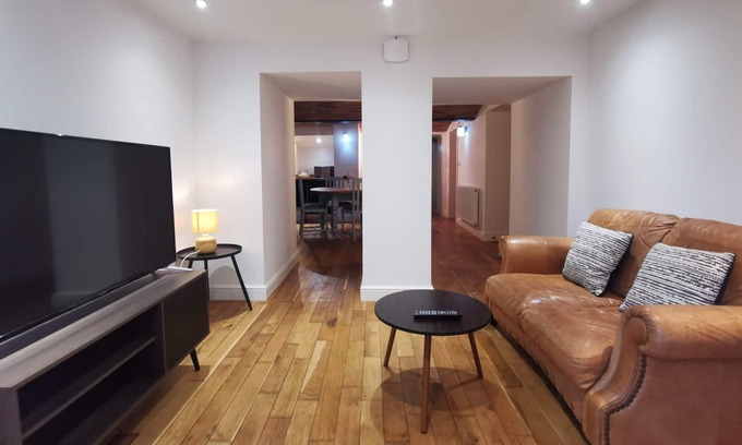 Banbury Apartment | Inviting No.2 - The Vault