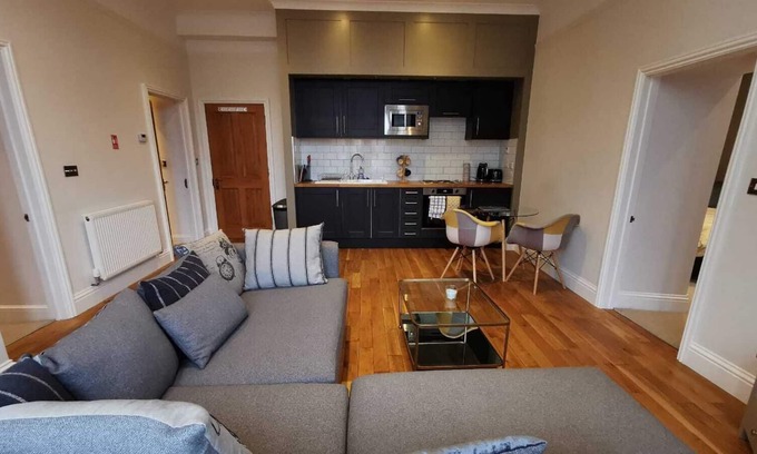 Banbury Apartment | Inviting No.4 The Warwick