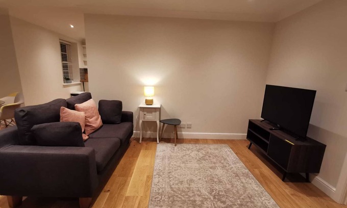 Banbury Apartment | Inviting No.9 - Park Place