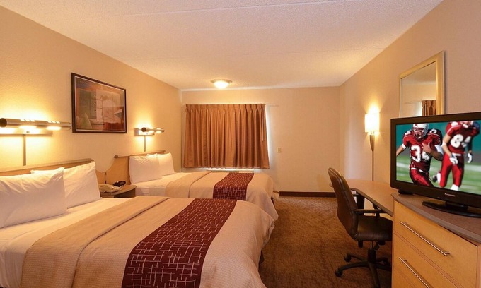 Crownhill Park Hotel | Inviting San Antonio Spot, Ideal for Travelers with Pets | Near SA Airport