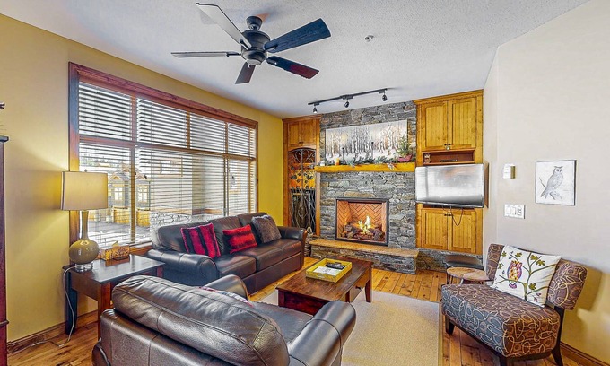 Big White Ski Resort Apartment | Inviting ski-in/out condo with private hot tub, fireplace & elevator