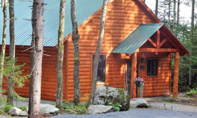Ripton Cabin | Inviting timber frame cabin in Vermont's Green Mountains
