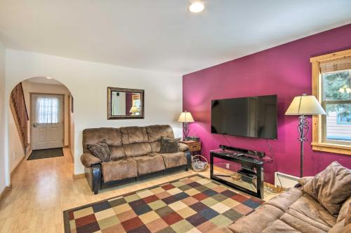 Emigrant House | Inviting Townhome 30 Mi to Yellowstone NP!