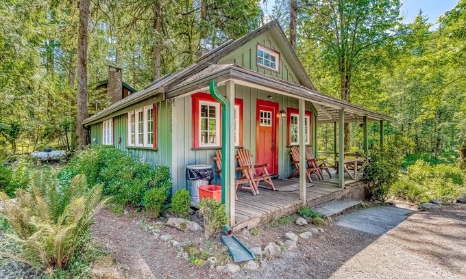 Welches Cabin | Inviting Waterfront Cabin with Covered Porch & Cozy Interior - Dogs OK