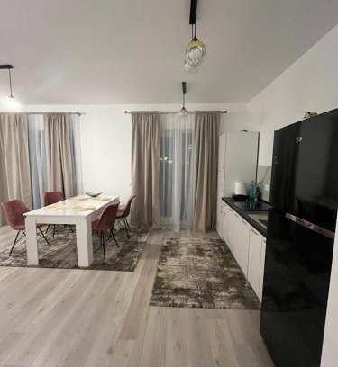 Ploiesti Apartment | Ioanic Modern Apartment with Parking