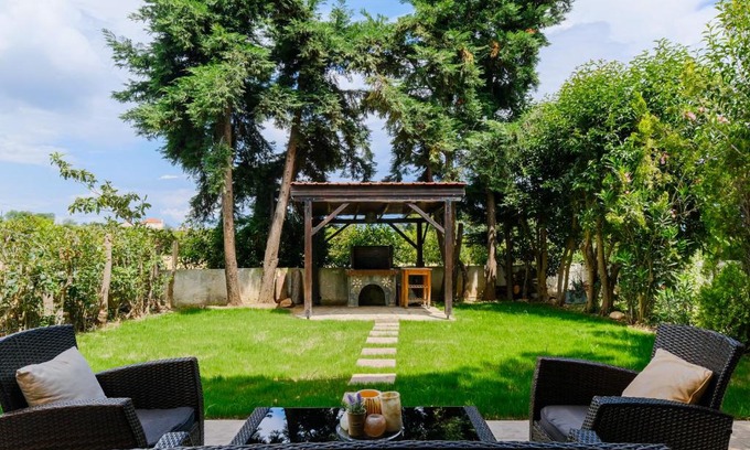 Afytos House | IOLI by halu! 3BD family house with private garden
