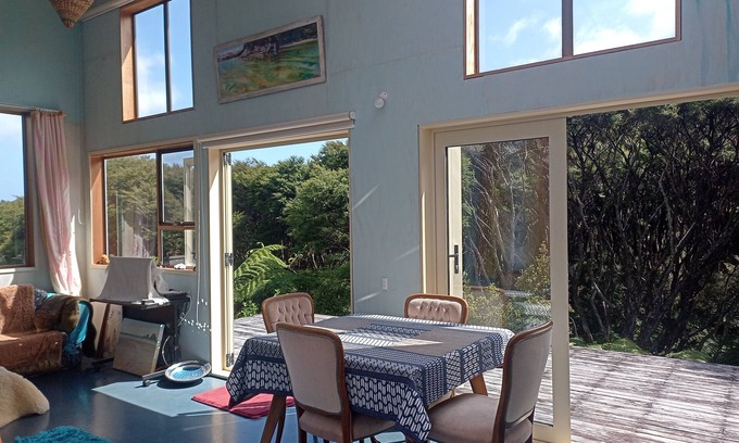 Great Barrier Island Apartment | Iona Studio, Great Barrier Island. Close to Airport, Shops, Beaches, Hot Pools