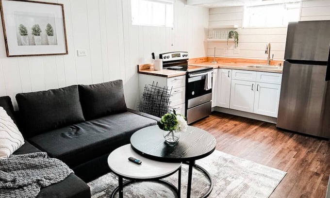 Ogden House | Iowa Downstairs · Cozy Ski Trip | Couple + Family | 6 Guest