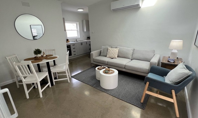 Lakes Entrance Apartment | Irene June Coastal Retreat 2