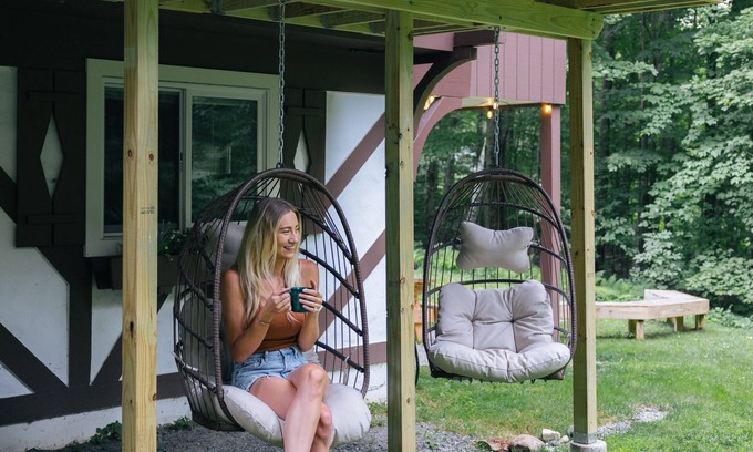 Jeffersonville House | Iron Gate Chalet - 5 Minutes to Smugglers Notch and Wedding Barn!