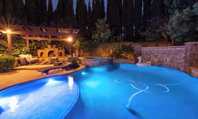 Woodbury House | Irvine luxury house /First rental /Close everthing /Hottub/ Family travel /WFH
