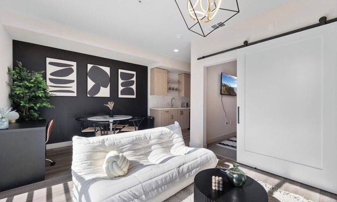 Costa Mesa Apartment | Irvine Luxury & Modern Home