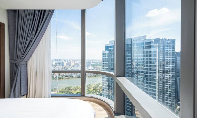 Hang Xanh Hotel | Isabelle Luxury inside Landmark 81 Tower