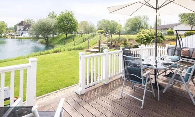 South Cerney House | Isis Lake 07, Carpe Diem