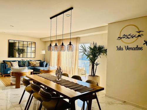 Zona Dorada Apartment | Isla Venados - Beach Condo