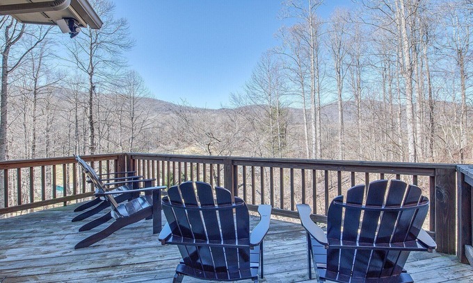 Waynesville House | Isla View - 3 bedroom contemporary home close to Waynesville, NC, WiFi, AC.
