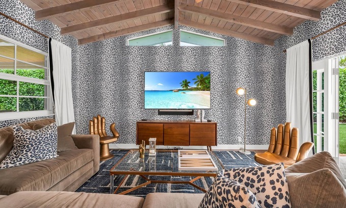 Florida North Atlantic Coast House | Island Bliss Manor + Private Beach Access!